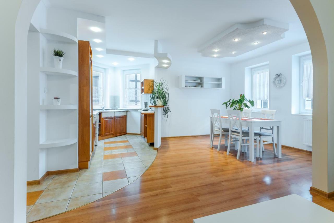Apartament na starowce Kołobrzeg Esterno foto